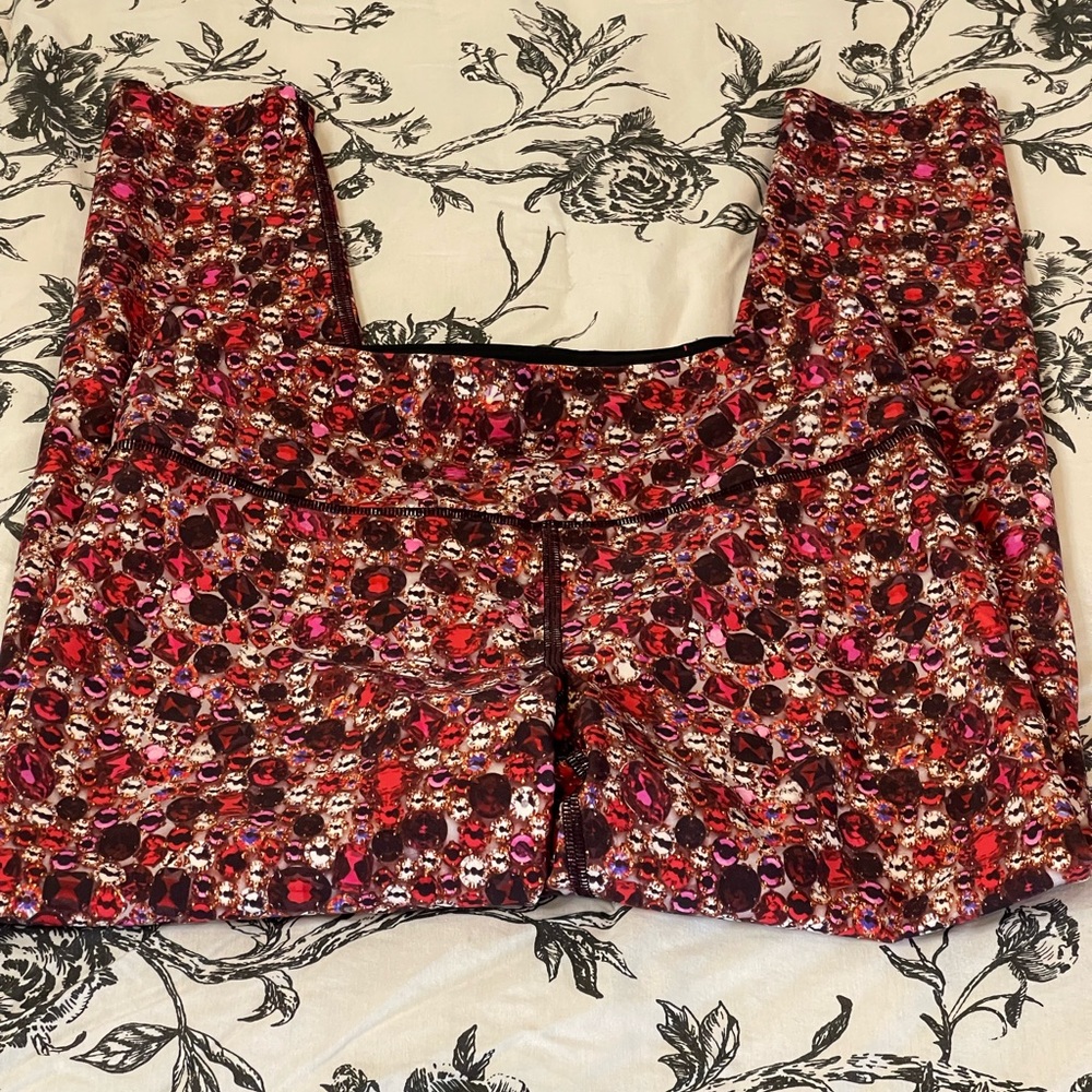 Victorias Secret Sport M Cropped Colorfully Patterned Gem/Diamond Design‎